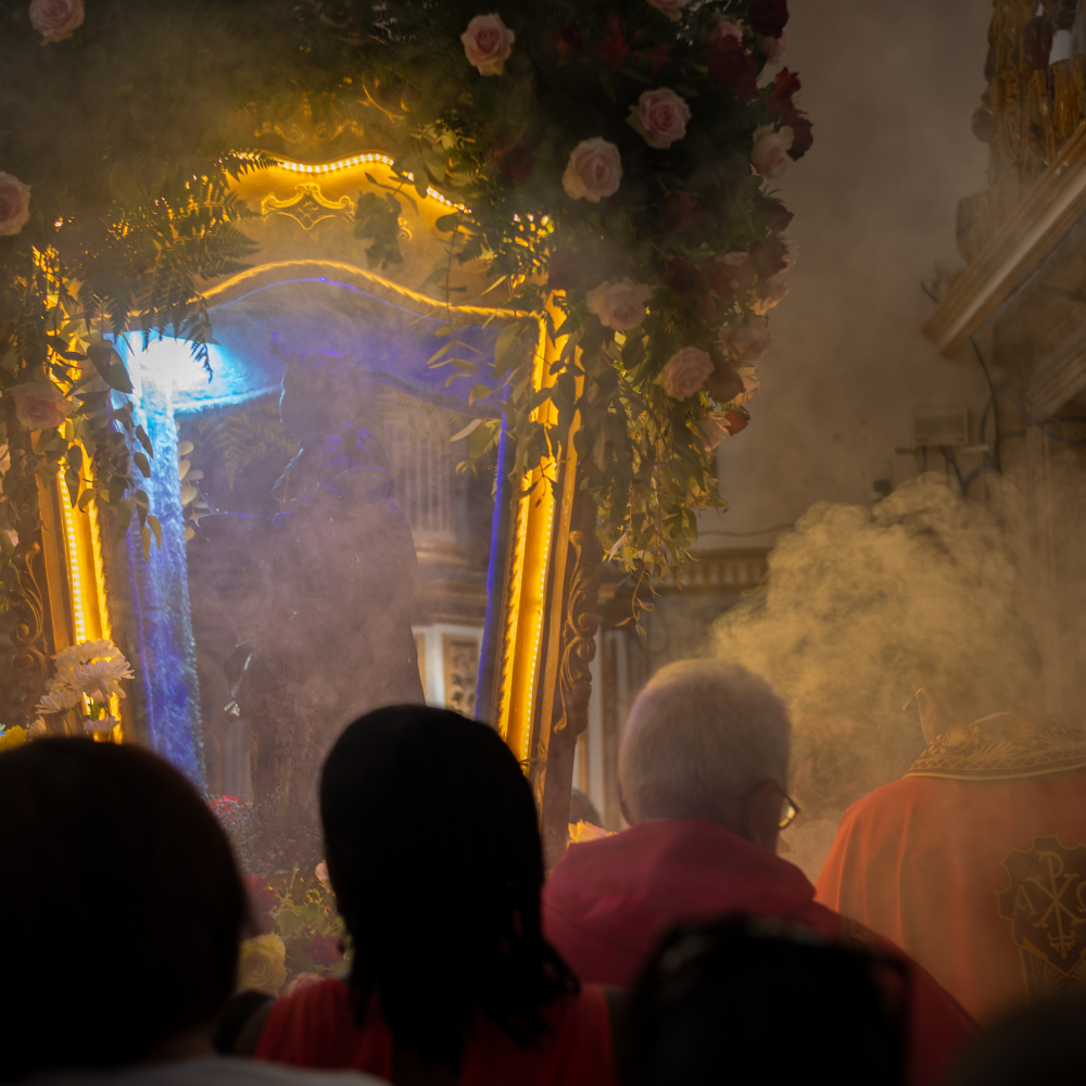 Philippines' Black Nazarene procession draws hundreds of thousands of devotees