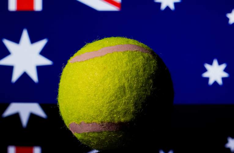 Swiatek battles past Sabalenka in Australian Open thriller; Alcaraz continues to sparkle